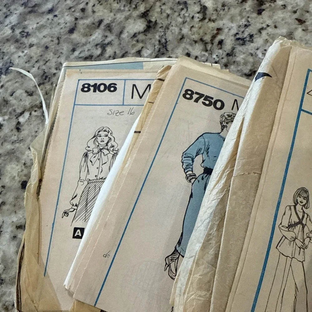 Lot Of 11 3 Are CutVintage.‎ Several  Very Sought After Patterns.  4047